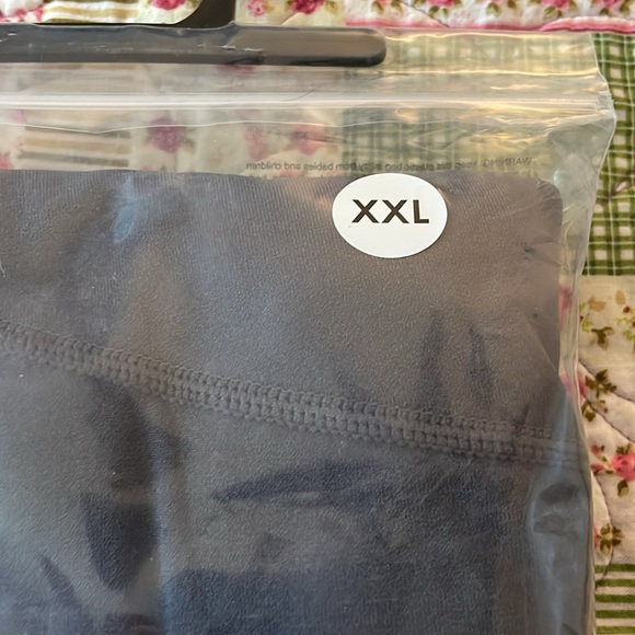 Destination Maternity black workout leggings NEW! Size XXL - Picture 3 of 8